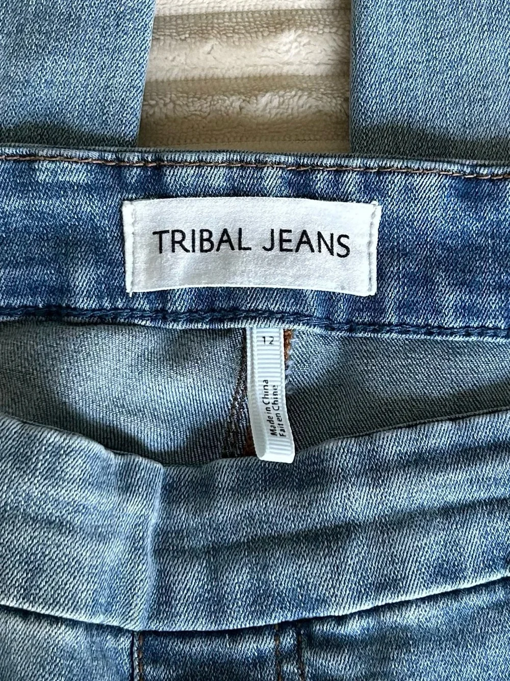 Tribal Light Blue Embroidered Patch straight leg Artsy Jeans - Picture 4 of 4